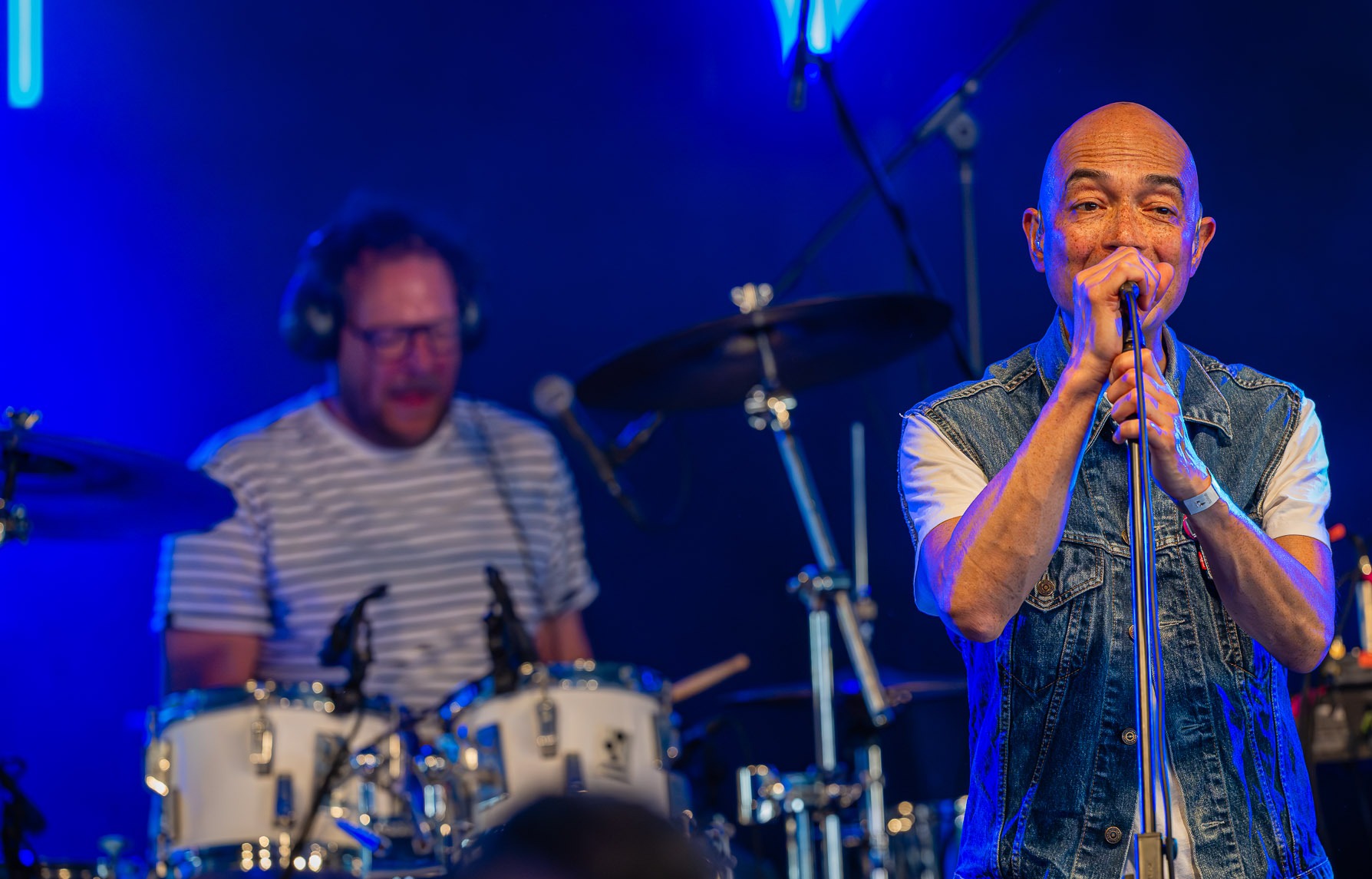 Club Le Bon zang en drums tijdens een live optreden