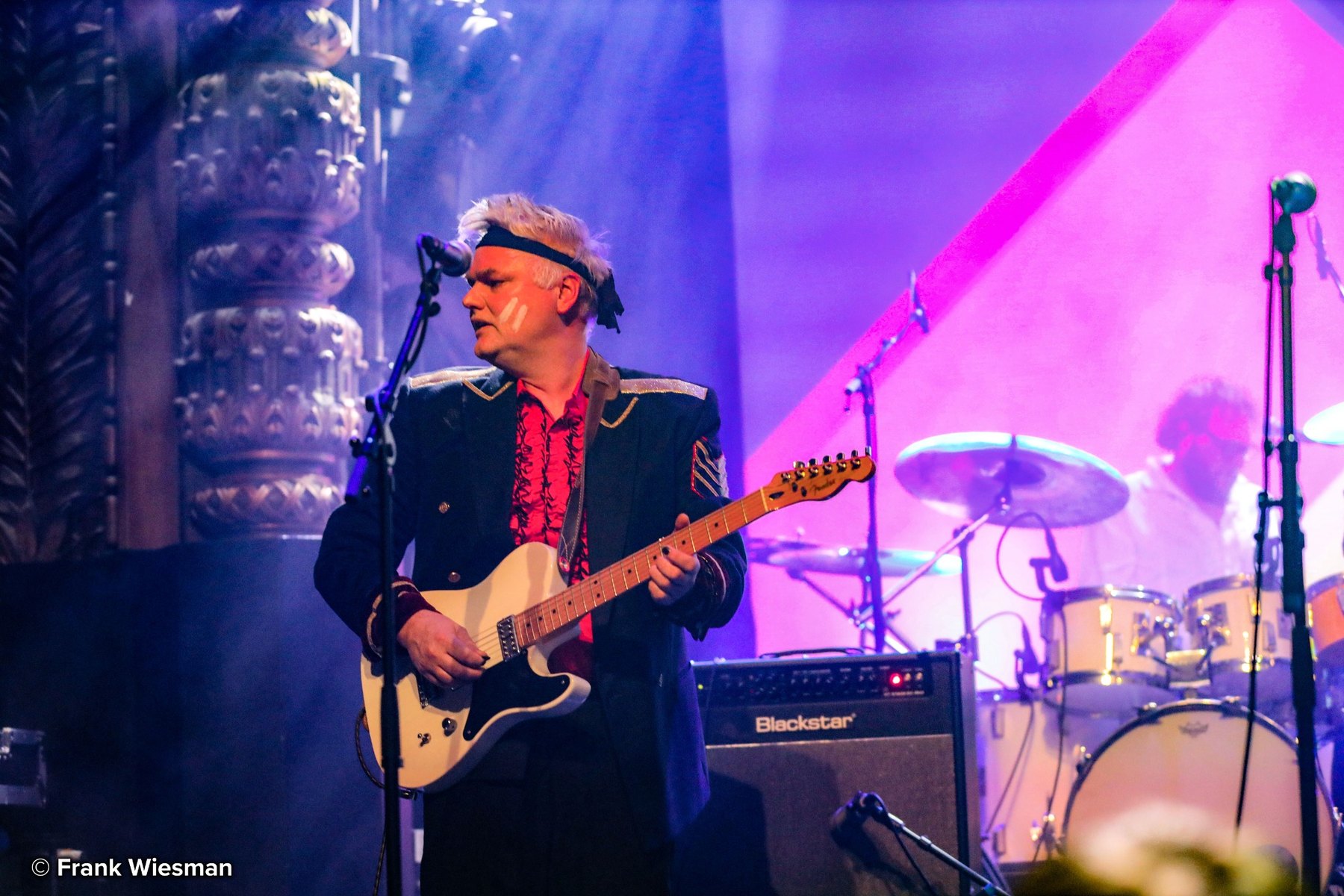 Club Le Bon gitarist live met eighties visuals