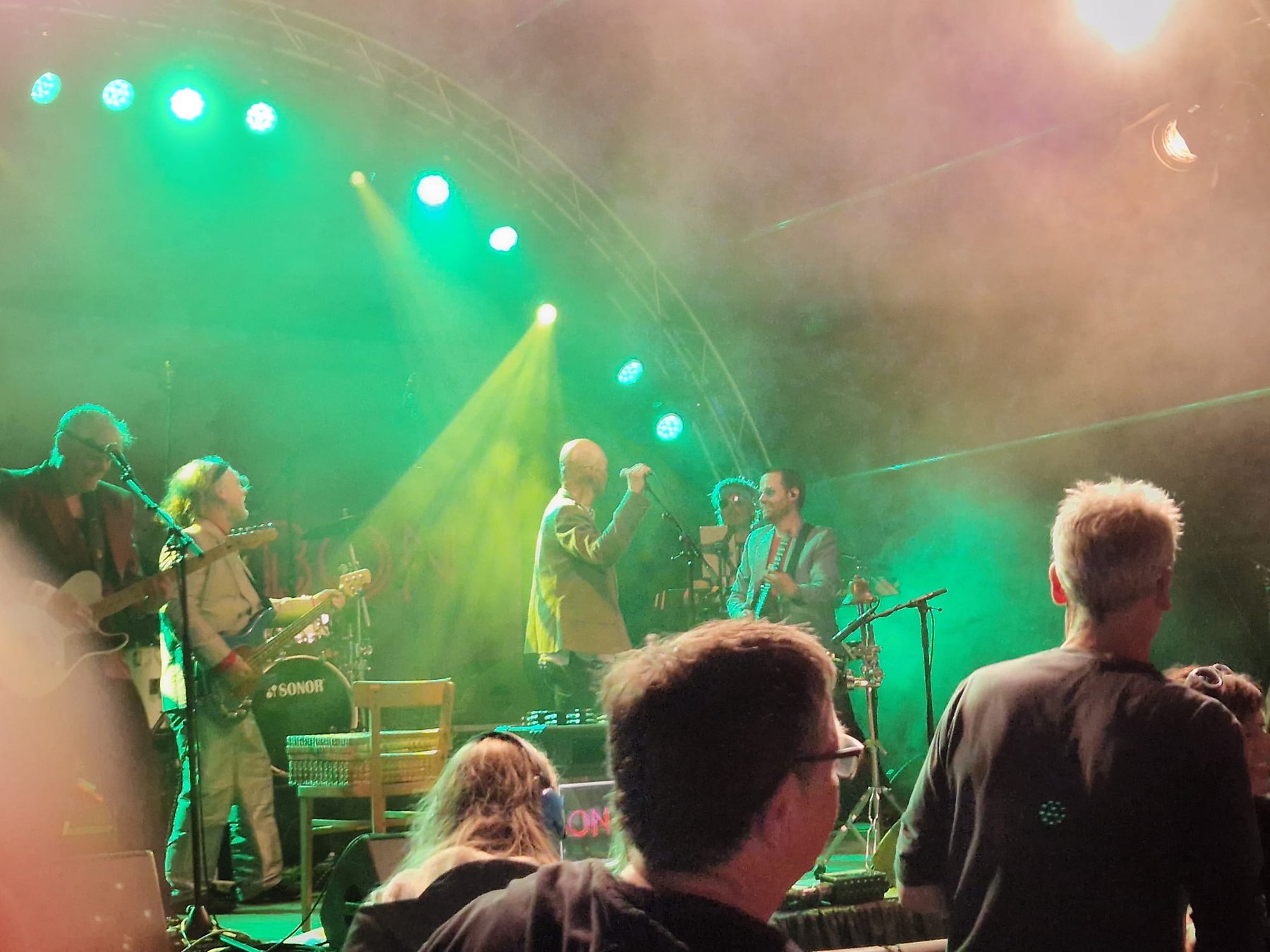 Club Le Bon live in groen podiumlicht